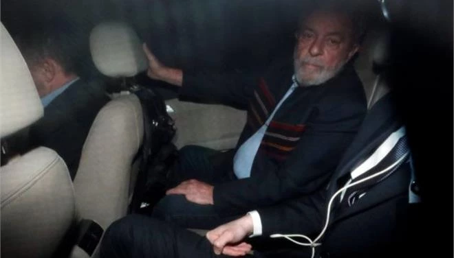 Εκδόθηκε ένταλμα σύλληψης σε βάρος του Λούλα